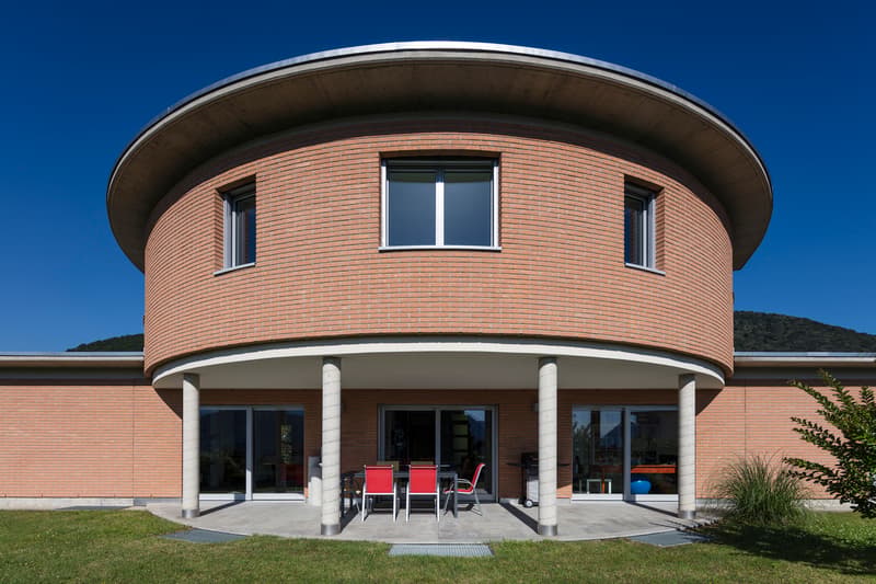 Moderna Villa Ben Soleggiata con Piscina e Giardino in vendita a Pura (5)