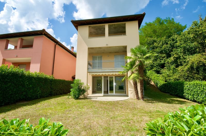 Accogliente Casa Unifamiliare con Giardino e Vista sul Lago di Lugano (1)