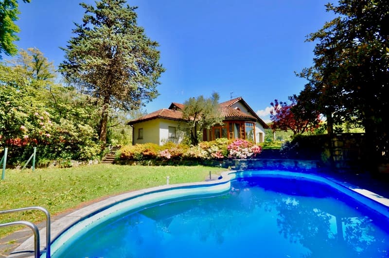 Romantica Villa Immersa nel Verde con Piscina e Vista sul Lago Origlio (1)