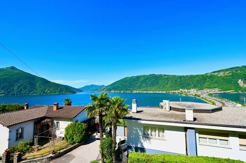 Villa Bifamiliare con Vista Mozzafiato sul Lago di Lugano a Bissone (1)