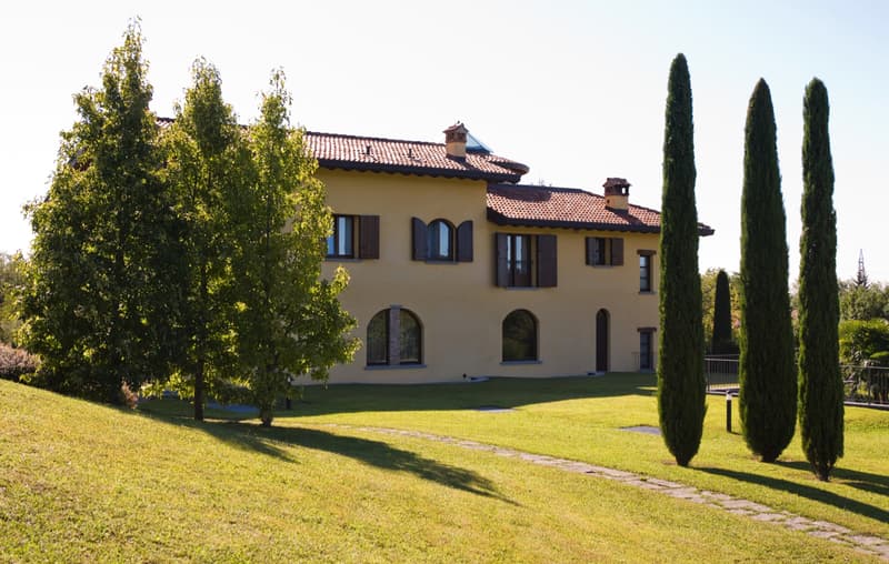 Villa in stile Toscano in vendita vicino al Lago di Como (1)