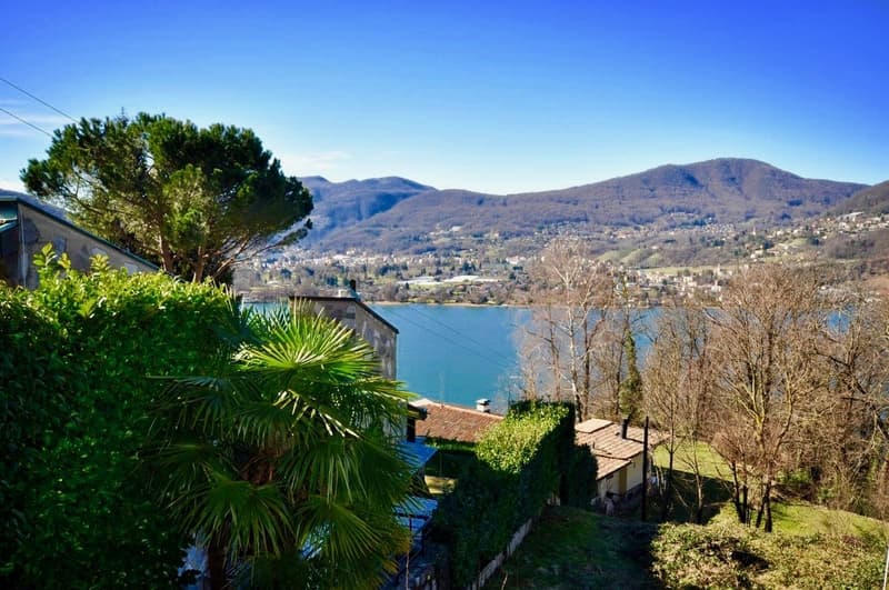 Villa tradizionale con vista lago di Lugano in vendita a Montagnola (2)