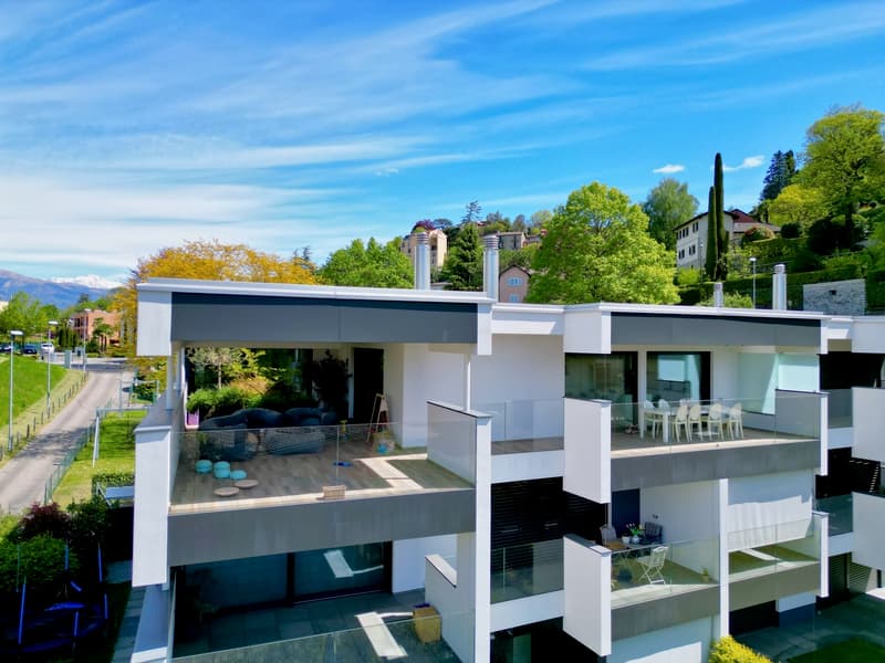 Moderno Attico: Terrazza Panoramica e Finiture di Pregio (3)