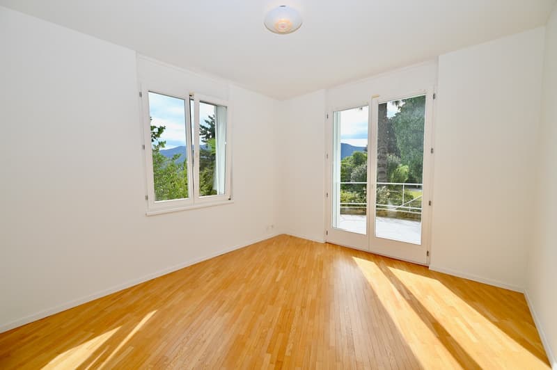 Villa con Piscina e Vista sul Lago di Lugano e Montagne Corcostastanti (12)