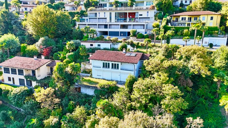 Villa da Ristrutturare con Vista a 180 sul lago di Lugano (3)
