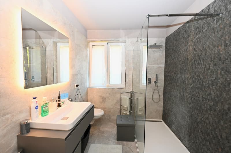 Elegante Appartamento con Giardino Privato in vendita a Montagnola (10)