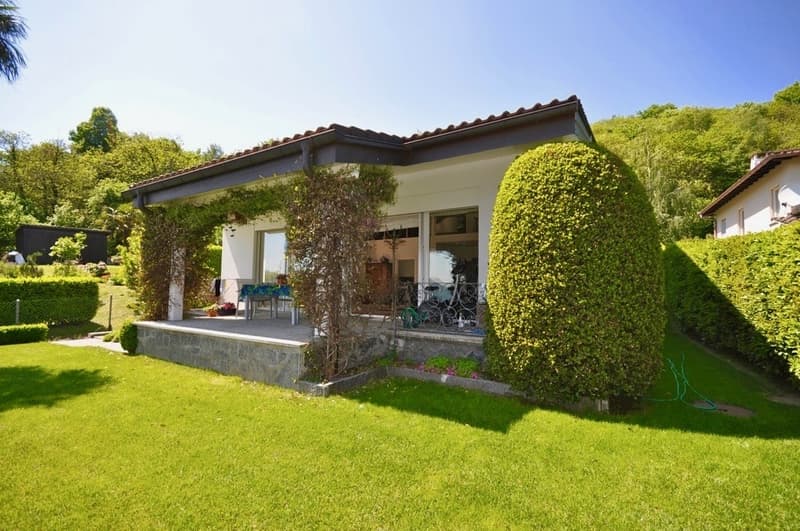 Splendida Villa Familiare Immersa nel Verde a Carona (2)