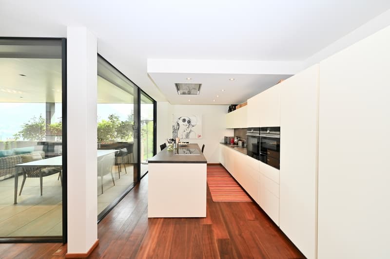 Lusso, Comfort e Vista Lago: Raffinato 4.5 Locali a Paradiso (12)