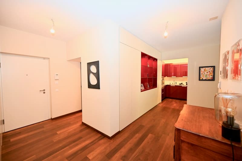 Moderno Appartamento con Terrazza e Vista Mozzafiato sul Lago (7)