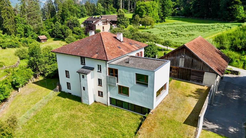 Tenuta di charme con 21 ettari di terreno, casa del contadino e stalle (5)