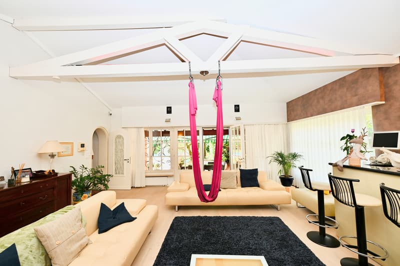 Elegante Villa con Splendida Piscina e Rigoglioso Giardino a Caslano (10)