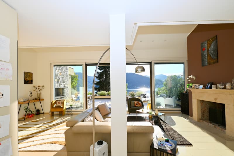 Elegante Attico Duplex con Vista Spettacolare sul Lago di Lugano (2)