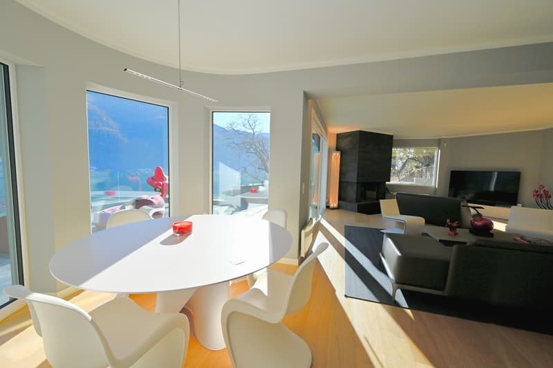 Esclusiva Villa di Lusso con Piscina Coperta e Vista Lago (7)