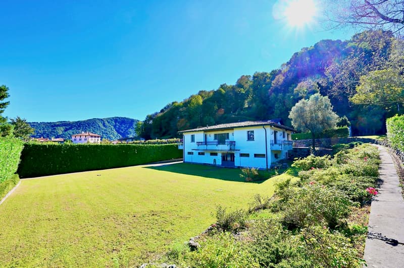 Villa con Giardino, Dependence e Ampio Potenziale Edificatorio (1)
