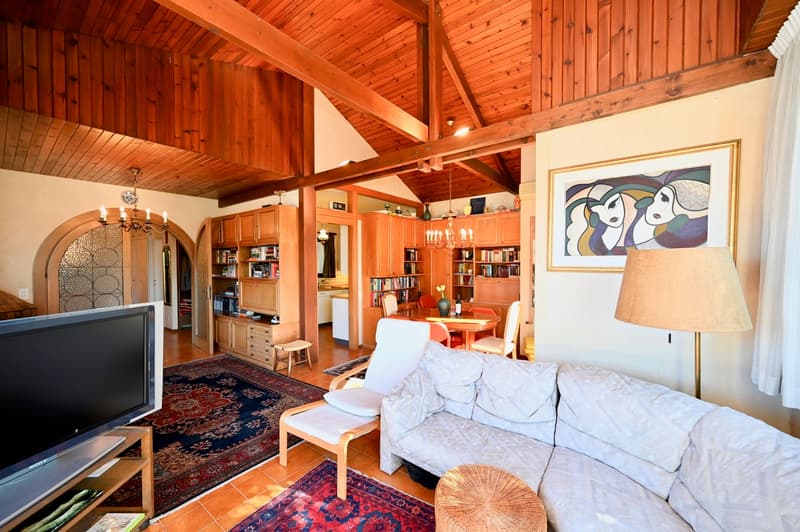 Villa with 2 Independent Apartments and Breathtaking Lake View at 180 Degrees (11)