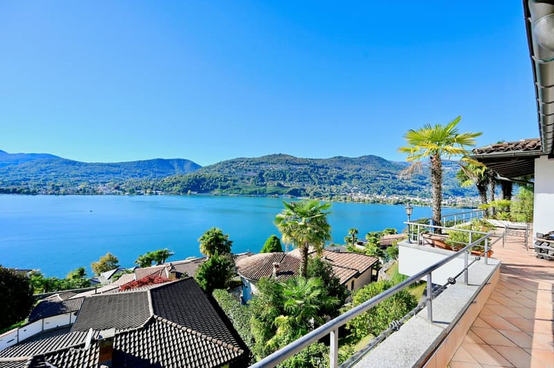 Elegante Attico con Vista Mozzafiato a 180 sul Lago - Casa di Vacanze (1)