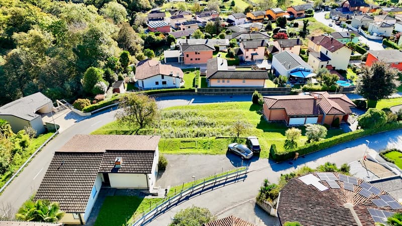 Terreno edificabile in zona verde e ottimo potenziale a Pura (2)