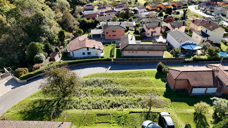 Terreno edificabile in zona verde e ottimo potenziale a Pura (6)