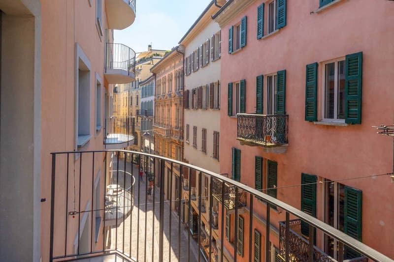 Esclusivo Appartamento di Lusso in Prima Linea sul Lago di Lugano (8)
