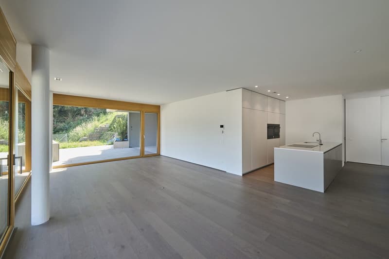 Moderno Appartamento con Terrazza, Giardino e Vista Montagna (2)
