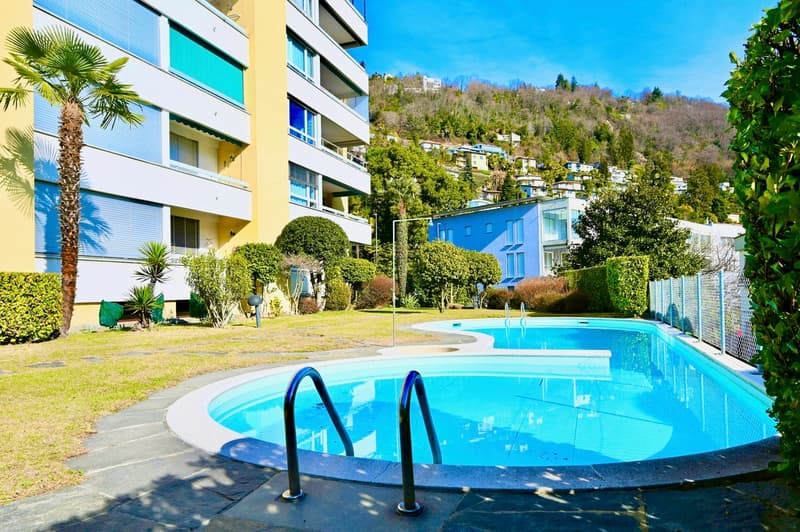 Vista lago, ampi spazi e piscina: elegante appartamento a Minusio (2)