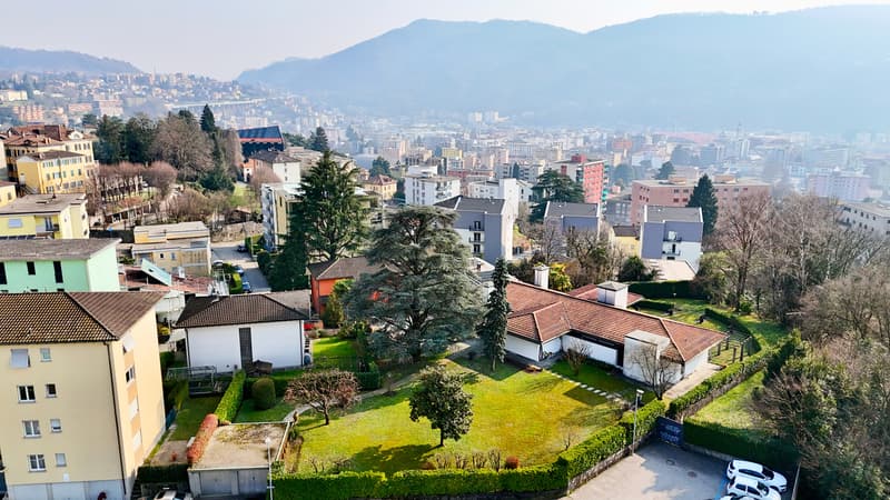 Prestigiosa Proprietà con Grande Giardino e Forte Potenziale a Vacallo (2)