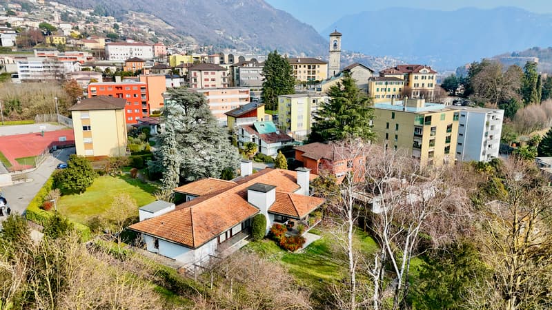 Prestigiosa Proprietà con Grande Giardino e Forte Potenziale a Vacallo (5)