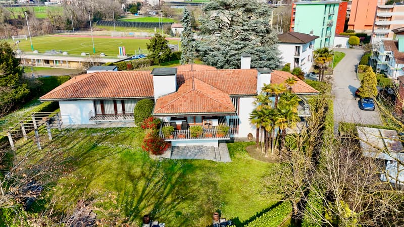 Prestigiosa Proprietà con Grande Giardino e Forte Potenziale a Vacallo (4)