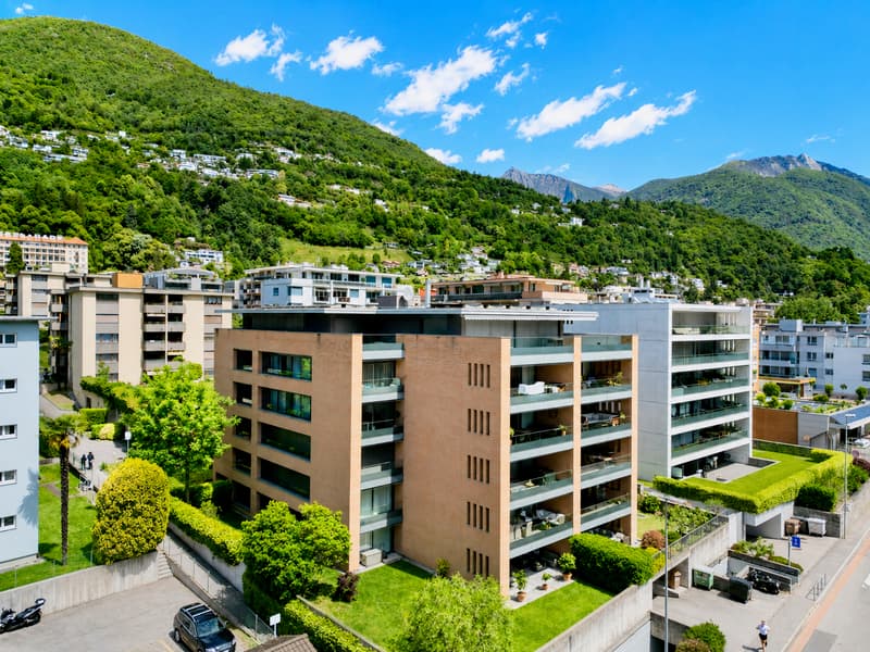 Ampio e Tranquillo Appartamento in Moderno Stabile a Pochi Passi dal Lago (1)