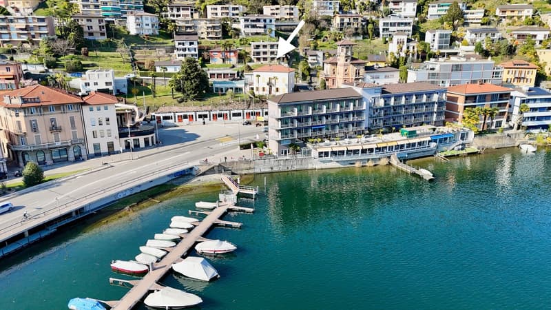 Prestigious 19th-century Villa Borghese with lake view in Ponte Tresa (1)