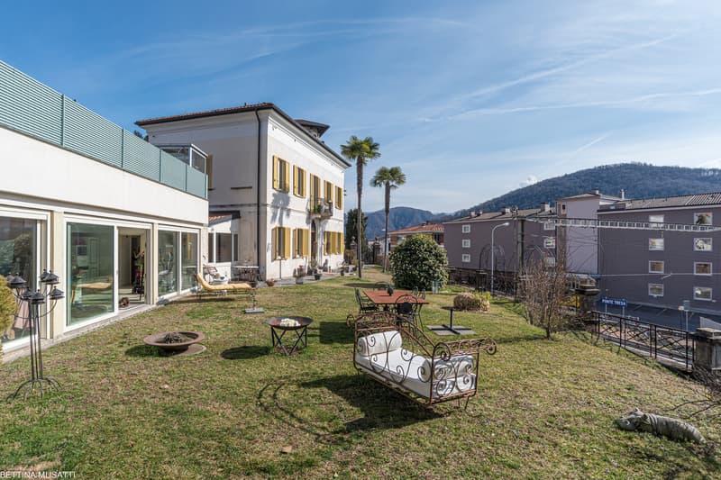 Prestigious 19th-century Villa Borghese with lake view in Ponte Tresa (5)