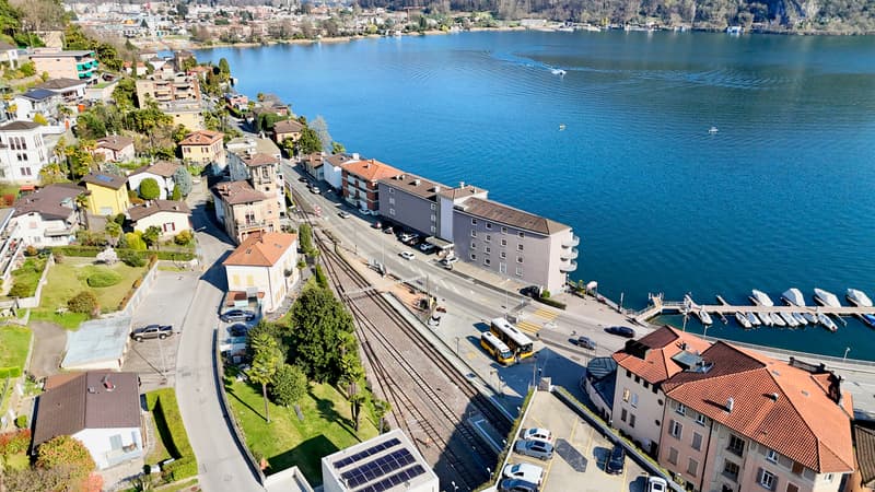 Prestigious 19th-century Villa Borghese with lake view in Ponte Tresa (2)