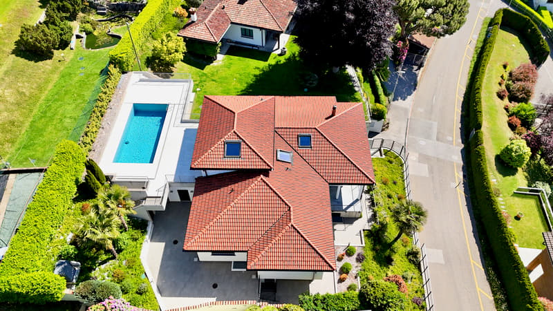 Splendida Villa Completamente Ristrutturata con Piscina e Vista Lago (3)
