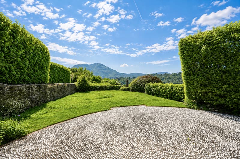 Elegante Villa di Charme con Giardino e Vista Lago (7)