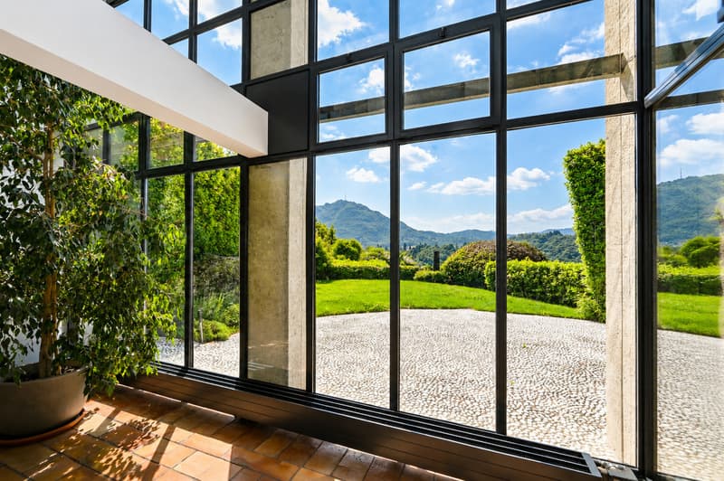 Elegante Villa di Charme con Giardino e Vista Lago (6)