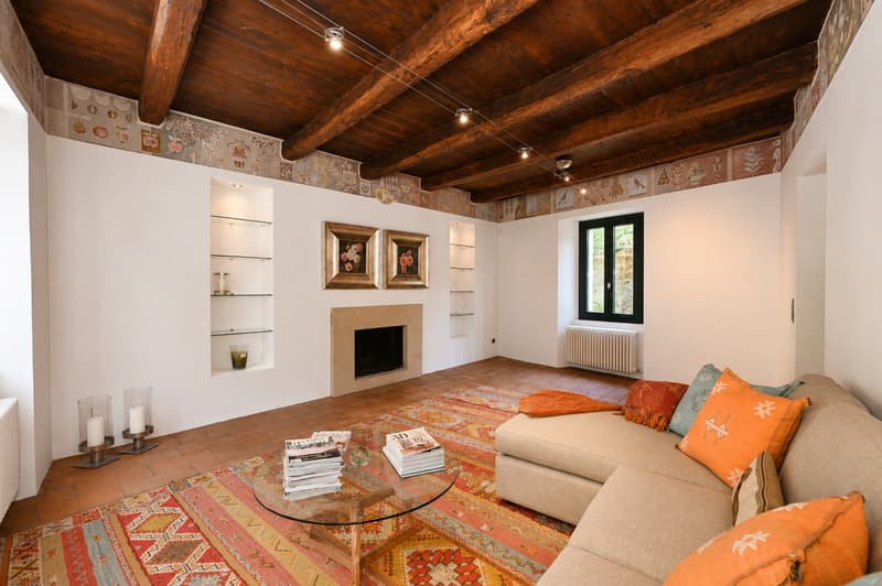 Elegante Villa di Charme con Giardino e Vista Lago (8)