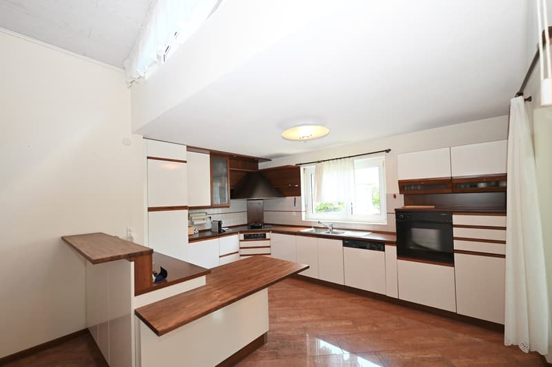 Proprietà con 3 Appartamenti e Potenziale Edificatorio (8)