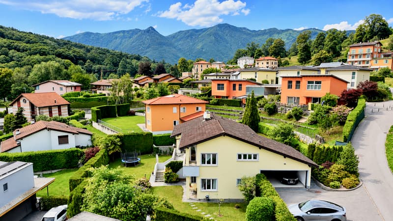 Raffinata Villa di Charme con Giardino e Possibilità Piscina (3)