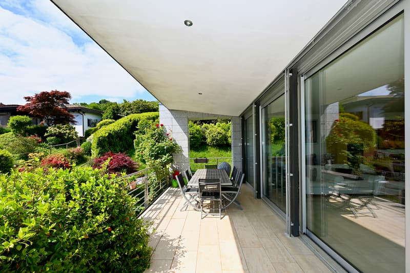 Elegant Modern Villa Surrounded by Greenery with Panoramic View of Lake Lugano (13)