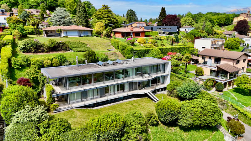 Elegant Modern Villa Surrounded by Greenery with Panoramic View of Lake Lugano (3)