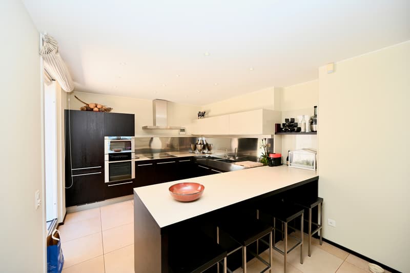 Refined Luxury Duplex with Breathtaking Lake View in Ruvigliana (12)