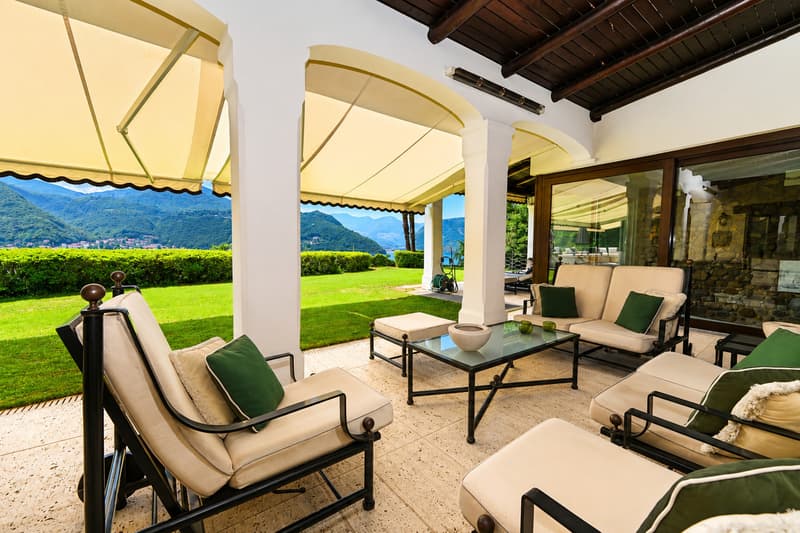 Villa di Lusso con Piscina e Vista Mozzafiato sul Lago di Lugo (5)