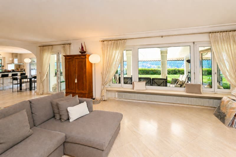 Villa di Lusso con Piscina e Vista Mozzafiato sul Lago di Lugo (9)
