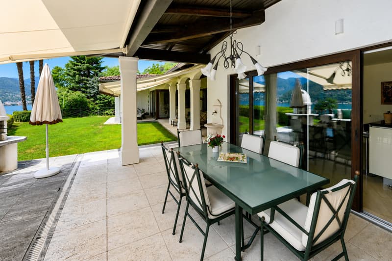Villa di Lusso con Piscina e Vista Mozzafiato sul Lago di Lugo (7)