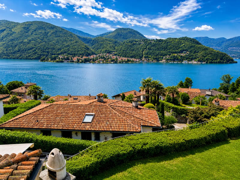 Villa di Lusso con Piscina e Vista Mozzafiato sul Lago di Lugo (2)
