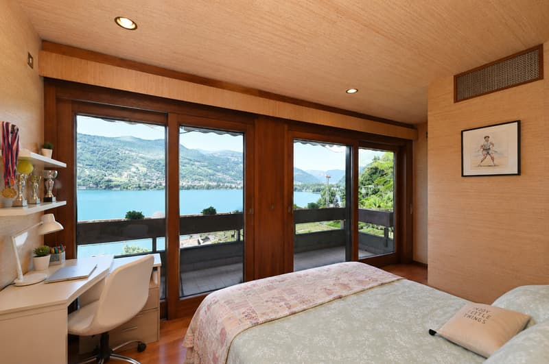 Prestigiosa Villa con Panoramica Vista Lago e Darsena Privata (12)