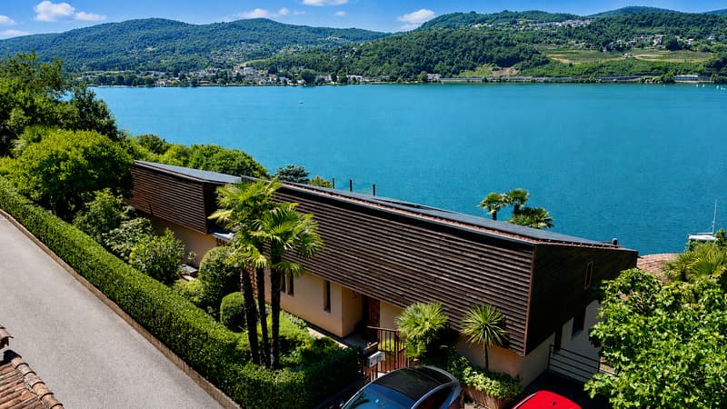 Prestigiosa Villa con Panoramica Vista Lago e Darsena Privata (3)