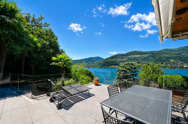 Prestigiosa Villa con Panoramica Vista Lago e Darsena Privata (5)