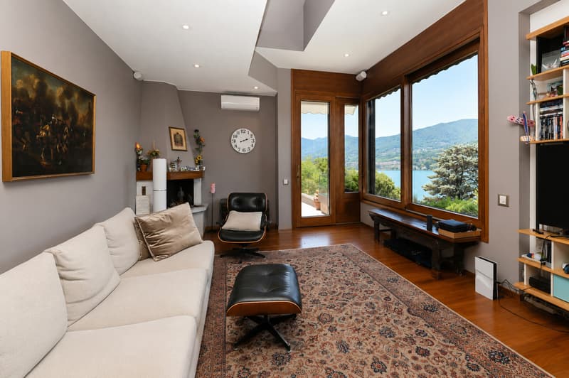 Prestigiosa Villa con Panoramica Vista Lago e Darsena Privata (9)