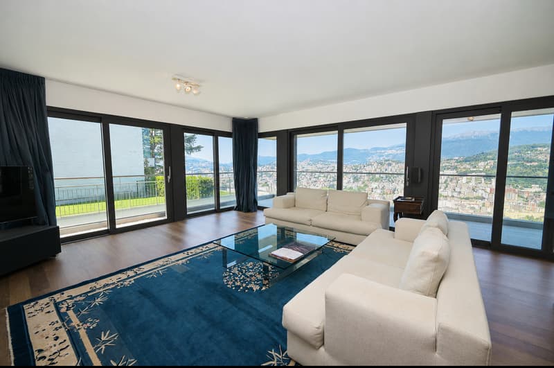 Elegante Appartamento con Terrazza e Vista Panoramica sul Lago e Monti (10)